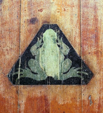 Grenouille, marquant le site de Faradays Froggery, Dorian Workshop, début des années 1930 (bois incrusté) - English School
