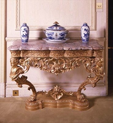 Console sculptée George II, c.1750 (bois doré avec dessus en marbre) - English School