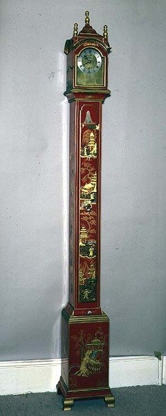 Horloge de grand-mère, décorée de chinoiserie dorée, capuchon en dôme et cadran en laiton par Samuel Short - English School