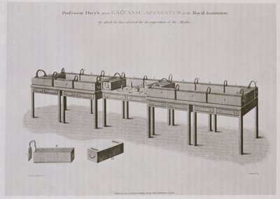 Appareil galvanique de Humphry Davy (1778-1829) à la Royal Institution, publié en 1808 - English School