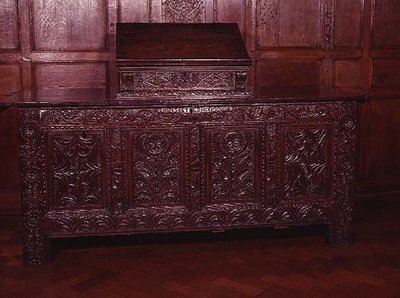 Coffre incrusté, avec motifs architecturaux, fin du XVIe siècle (chêne incrusté d