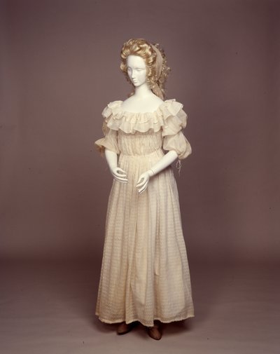 La Chemise à la Reine - English School