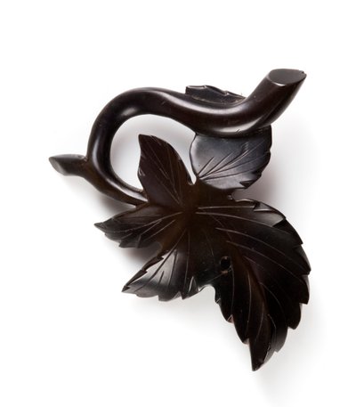 Broche en forme de feuille, vers 1860 - English School