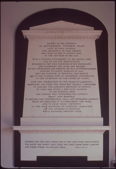 Mémorial à Annesley Voysey - English School