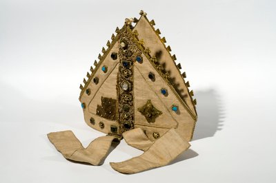 Mitre appartenant à William of Wykeham, fin XIVe ou début XVe siècle, vue de dos - English School