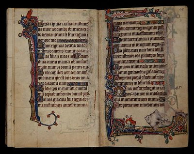 Ms 1-2005, ff.67v-68r : Une raie géante effraie un homme, décoration de bordure du Psautier de Macclesfield, Usage de Sarum, East Anglia, vers 1330 - English School