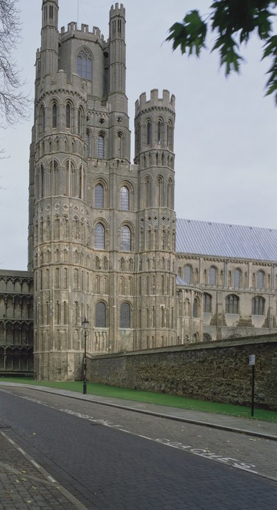 Tour octogonale, vue du sud, construite en 1322 - English School