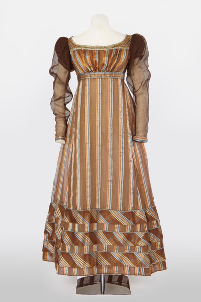 Une des deux robes assorties portées par deux sœurs au 