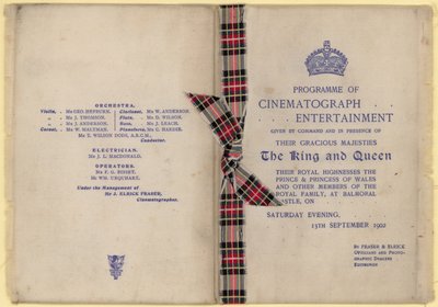 Programme de divertissement cinématographique en présence du roi et de la reine - English School