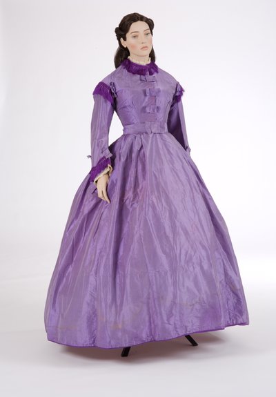 Robe de jour violette, années 1860 - English School