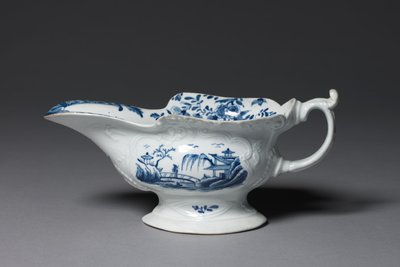 Saucière, peut-être fabriquée par la manufacture de porcelaine de Worcester ou de Bristol, vers 1752 - English School
