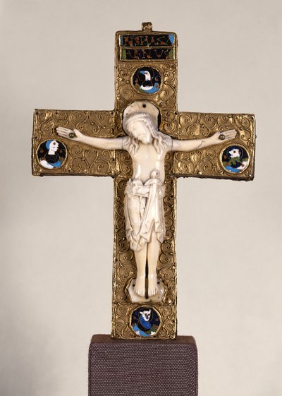 Crucifix saxon, anglo-saxon, vers 1000 (ivoire et or) - English School