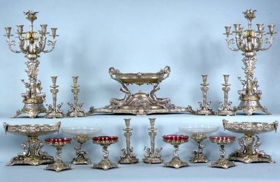 Garniture de table, probablement conçue par Leonard Morel-Ladeuil, par Elkington and Co, Birmingham - English School