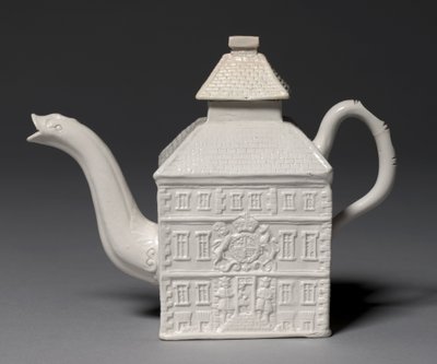 Théière, fabriquée à la manufacture de Staffordshire, Grande-Bretagne, modelée par Aaron Wood - English School