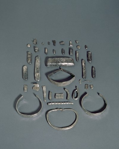 Le trésor de Cuerdale, trésor anglo-saxon et viking, trouvé sur la berge de la rivière Ribble près de Cuerdale Hall, date terminale 901-5 AD - English School