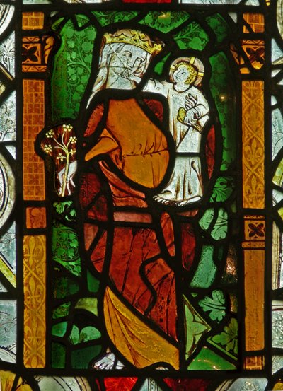 La fenêtre Est (Ew) représentant la Vierge Marie avec l