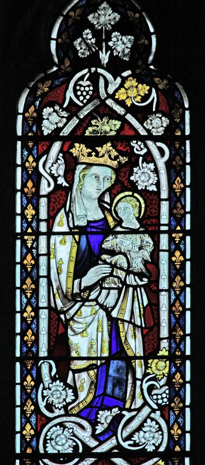 La fenêtre est représentant la Vierge et l
