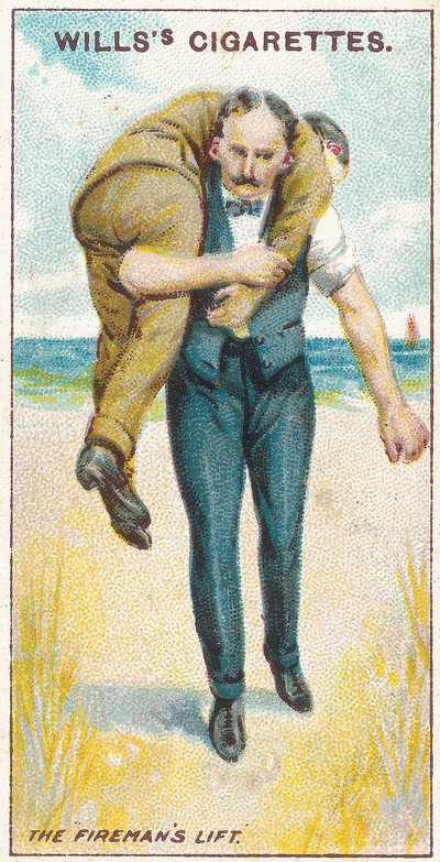 Le Levage du pompier No.2, no.19 de la série Premiers Secours des cartes de cigarettes Willss, 1913 - English School