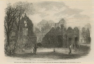 Le récent incendie à Campden House : vue de la façade du jardin montrant les restes du théâtre - English School