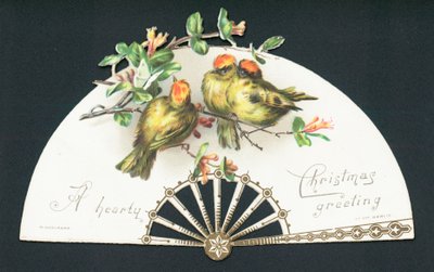 Trois petits oiseaux sur un éventail, Carte de Noël - English School