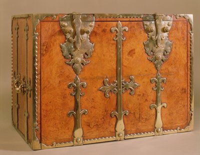 Secrétaire de voyage avec montures en bronze doré, c.1700 (noyer) - English School