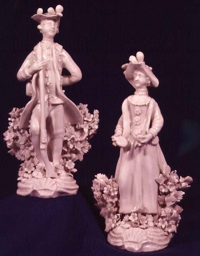 Deux figures de Worcester soutenues par un bocage, période Dr. Wall - English School