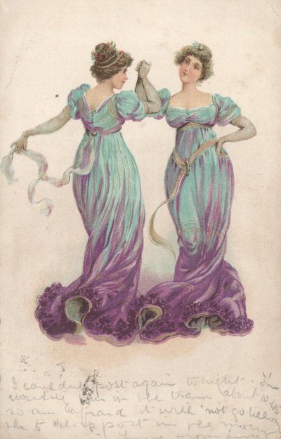 Deux femmes dansant en robes assorties bleu et violet - English School