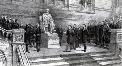 Inauguration de la statue du défunt Charles Darwin au Musée d
