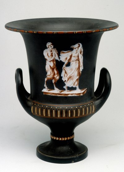 Vase Wedgwood représentant une jeune fille et un satyre en céramique noire peint « à l