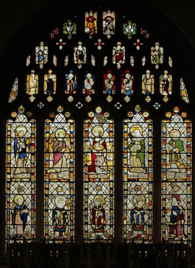 Fenêtre Ew représentant du verre de Somerset vers 1450 dans la fenêtre est avec dix belles figures de saints - English School