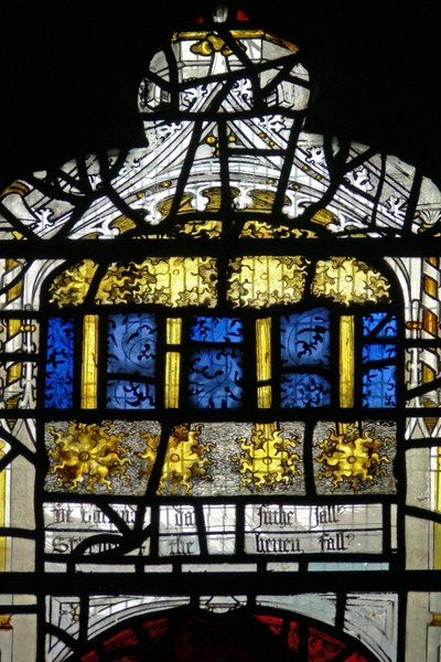 Fenêtre N3 représentant les Quinze Derniers Jours du Monde (la fenêtre du Pryke de Conscience) : les étoiles tombent - English School