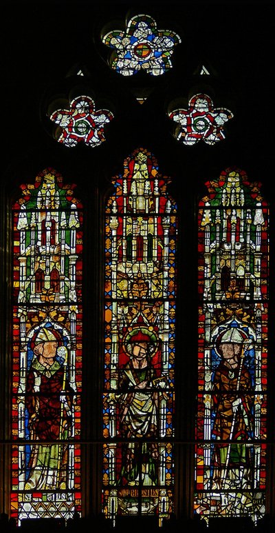 Fenêtre S3 représentant Saint Brice, Saint Ambroise et Saint Wulstan(?) - English School