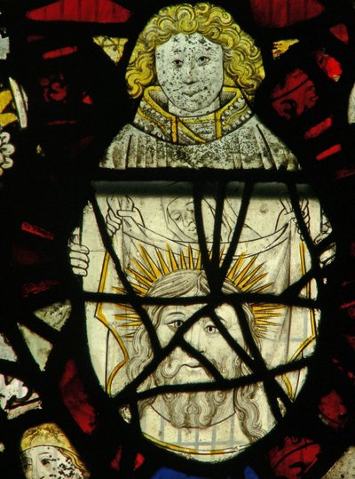Fenêtre S4 représentant un ange tenant le voile de Véronique avec une image de la tête du Christ - English School