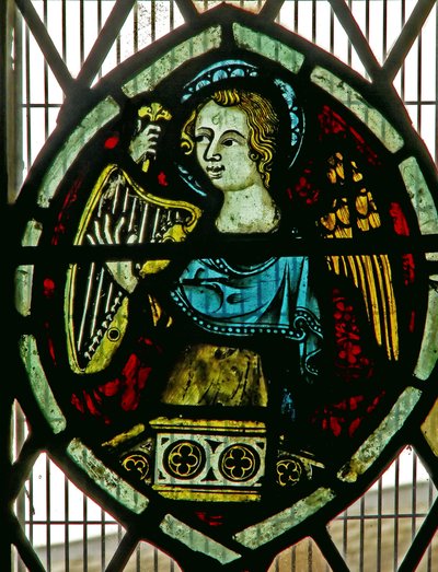 Vitrail représentant un ange jouant de la harpe - English School