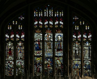Fenêtre représentant la fenêtre est de la chapelle Beauchamp ; elle a été vandalisée par les puritains en 1643, mais a été très habilement restaurée, avec certaines figures reconstituées à partir de fragments - English School