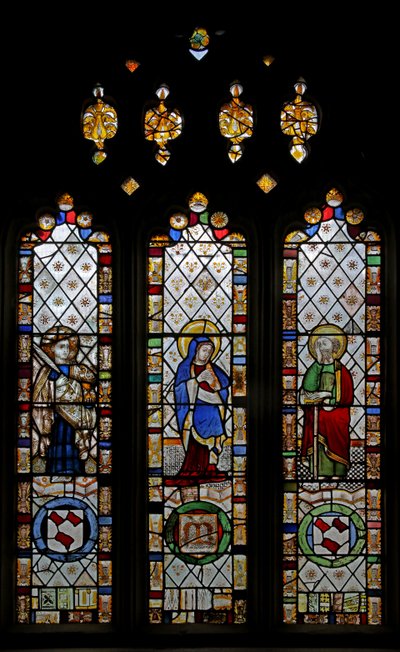 Fenêtre représentant Saint Jean, la Vierge Marie, Saint Paul - English School