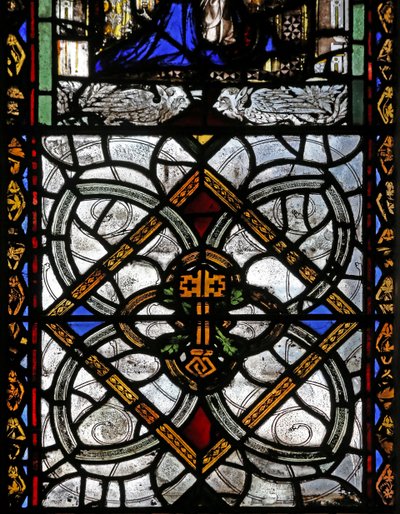 Fenêtre n4 représentant grisaille et emblème de Saint Pierre - English School