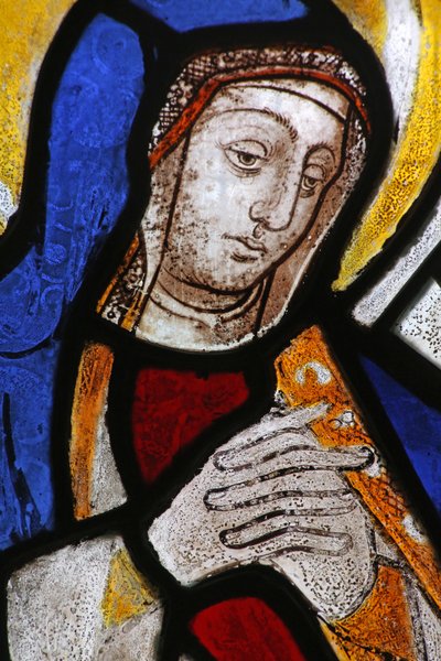 Fenêtre représentant la Vierge Marie - English School