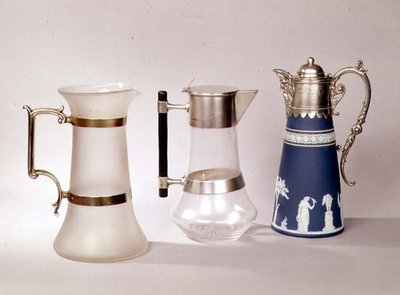 Trois carafes à vin - English School English School