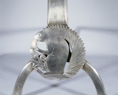 Chenêt représentant un écureuil, c.1905-10 (détail) - Ernest William Gimson