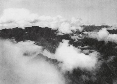Hua shan, Pai yun, Shensi, Nuages blancs autour du sommet du Mont Sacré - Ernst Boerschmann