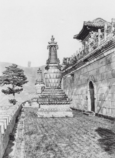 Jehol, Pu lo sze, Chihli, Terrasse dans le monastère lamaïque Pu lo sze - Ernst Boerschmann