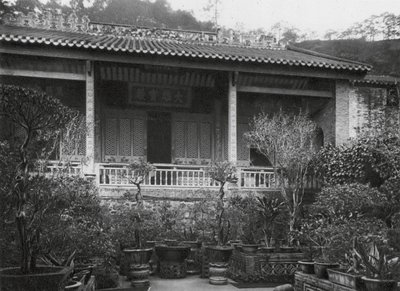 Kuangchou, Pai yun shan, Neng jen sze, Kuangtung, Salle principale du monastère Neng Jen (photo b/n) - Ernst Boerschmann