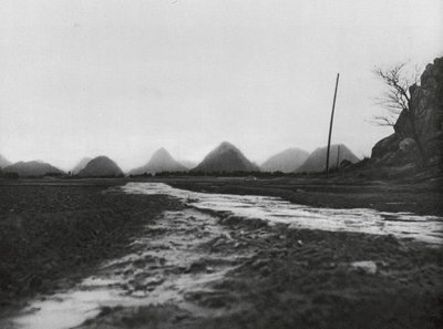 Kuangsi, montagnes coniques au nord de Kueilinfu - Ernst Boerschmann