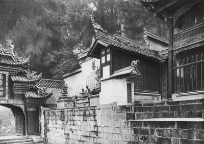 Kuanhien, Ori Lang miao, Szechuan, Première cour avant du temple Ori Lang - Ernst Boerschmann