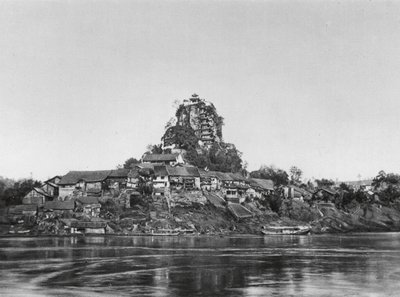 Shih pao chai, Wan yin shan, Szechuan, Village et Rocher Sacré sur les rives du Yangtsé - Ernst Boerschmann