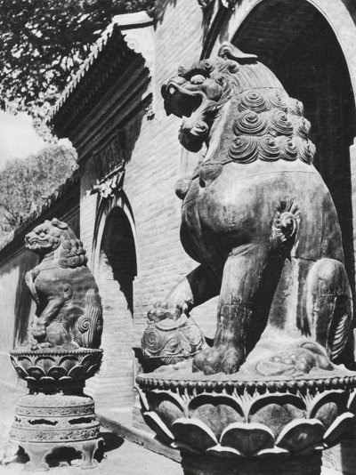 Taiyuanfu, Ta pei sze, Shansi, Lions en bronze à l