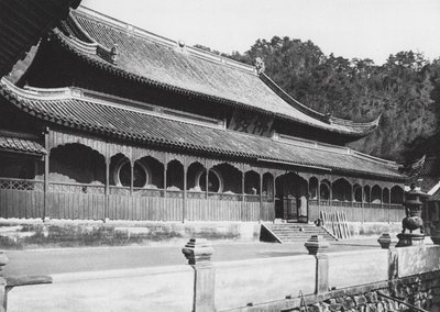 Tien tung sze, Chekiang, Salle principale du Monastère du Garçon Céleste près de Ningpo (photo en noir et blanc) - Ernst Boerschmann