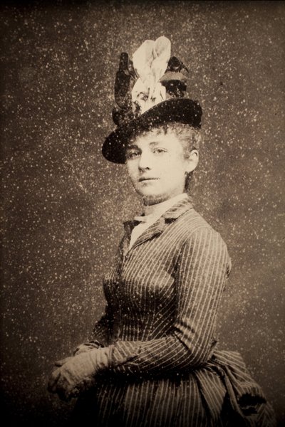 Camille Claudel (1864-1943). Portrait photographique vers 1886, par Étienne Carjat. Retrait. Musée des Beaux-Arts de Poitiers (France) - Etienne Carjat