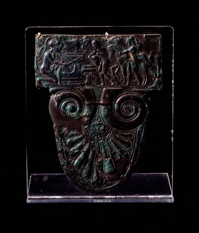 Civilisation étrusque : plaque de bronze se référant au mythe de Troilos (Troïlus) 520 av. J.-C. Dim 15x11,7 cm Florence, Museo Archeologico, inv 63588 - Etruscan